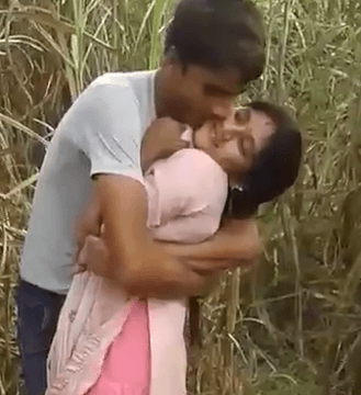 भाभी संग खेतो में