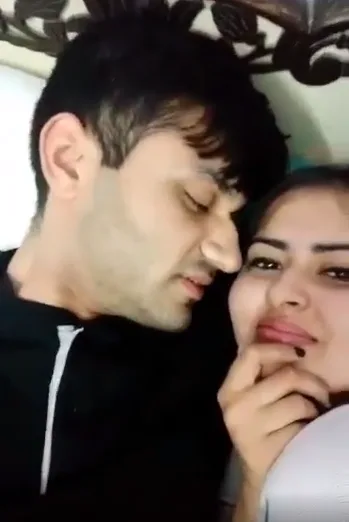 Desi Couple in full smooch action hindi audio