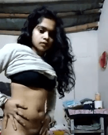 Cute girl getting full nude on cam