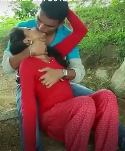 गर्लफ्रेंड के चूचे मसले पार्क में भोजपूरी