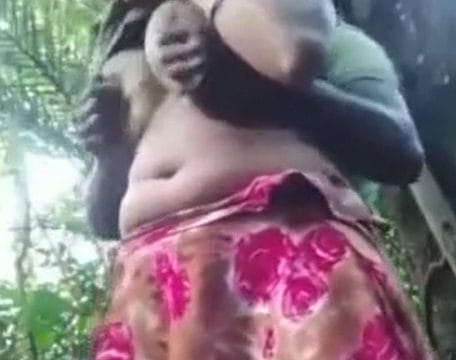 जंगल में डॉगी स्टाइल