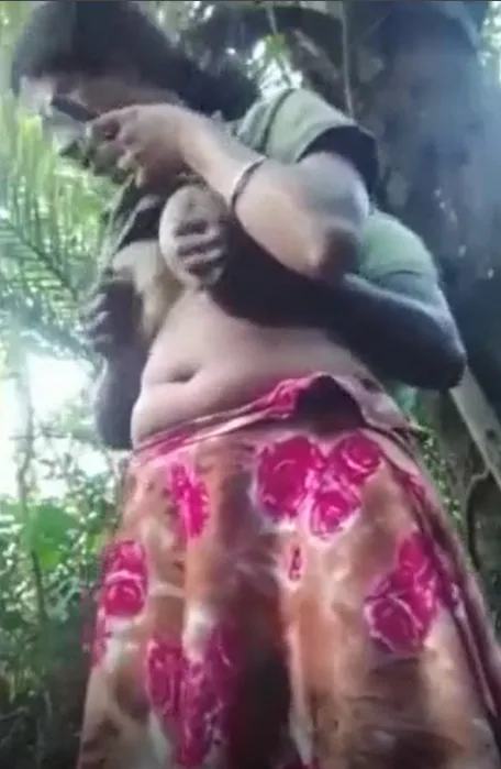 जंगल में डॉगी स्टाइल